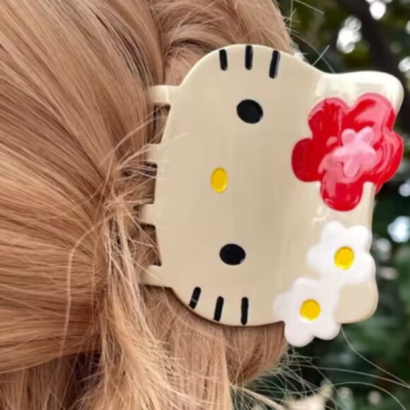 *** SOLD *** hello kitty hair clip - Picture 1 of 3